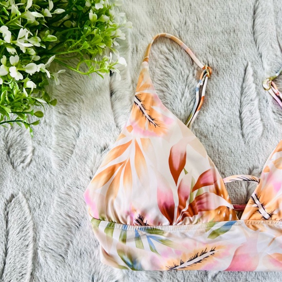 Sold. NWT Billabong Small Island Calling Paradise Print Swim Top - Picture 5 of 16